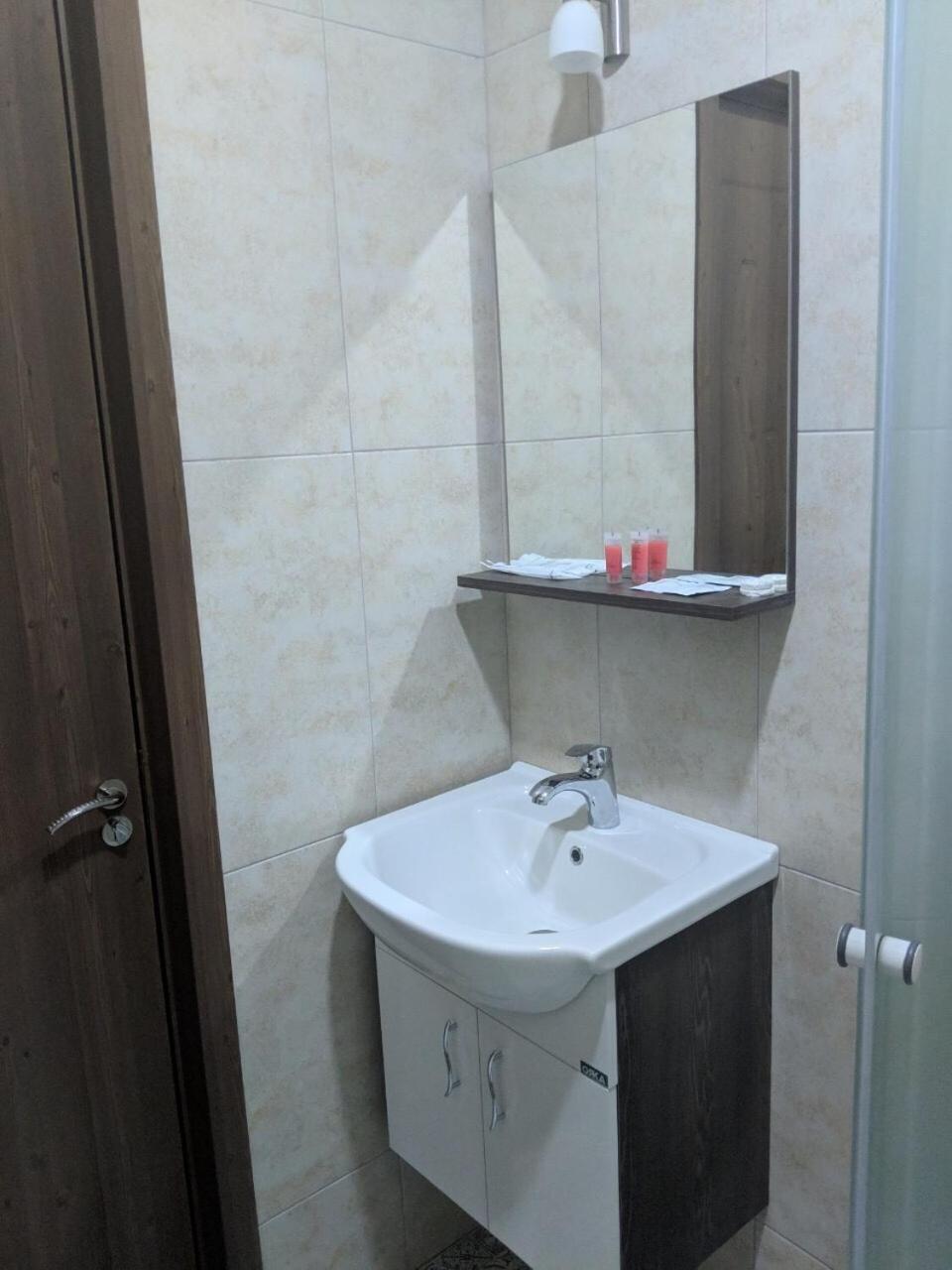 Mtredebi Hotel Samtredia Buitenkant foto
